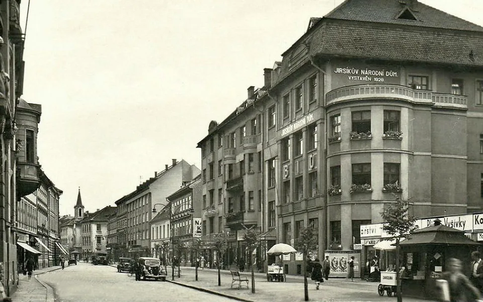 Lannovka po roce 1930 v čase jízdy vlevo.