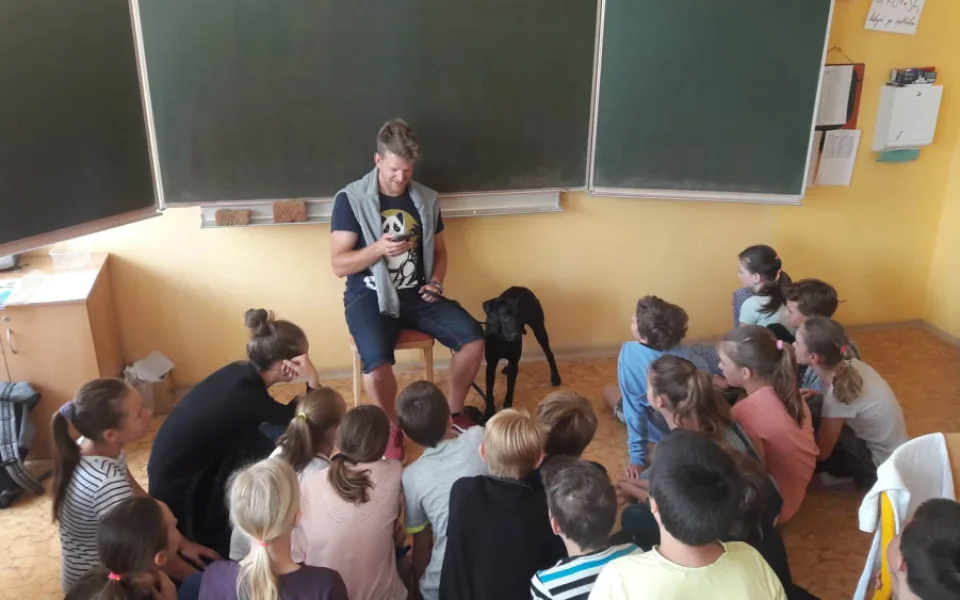 Kambodža poprvé ve škole.