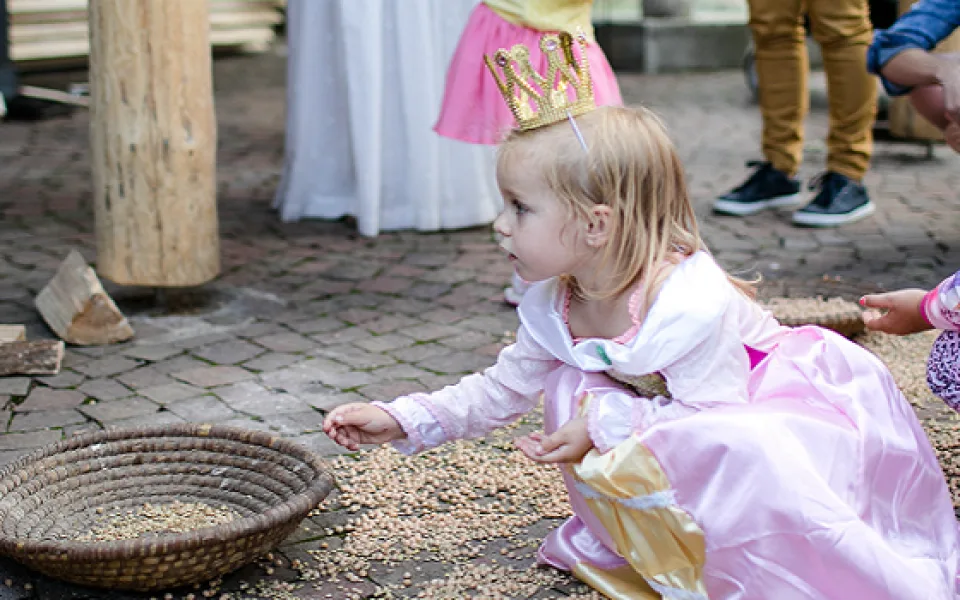 Nejen pro malé návštěvníky připravila Jihočeská zoologická zahrada v Hluboké nad Vltavou Večerní pohádkovou zoo.