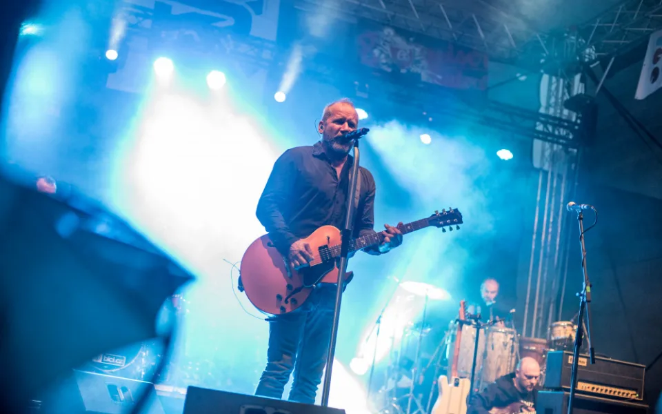 Koncert za oběti komunismu přilákal lidi na budějcký Sokolák