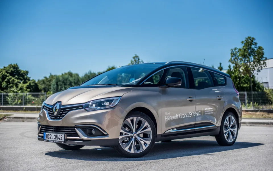 Elegantní cestování s rodinou. Renault Grand Scenic zaujme svěžím designem.