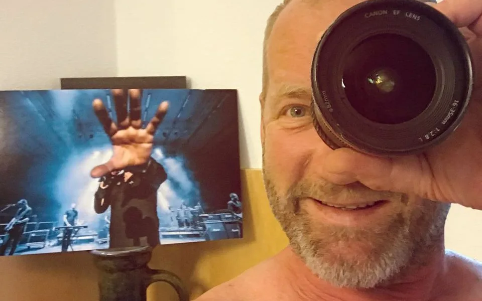 David Koller nechal budějckému fotografovi opravit objektiv, který mu při koncertu rozbil