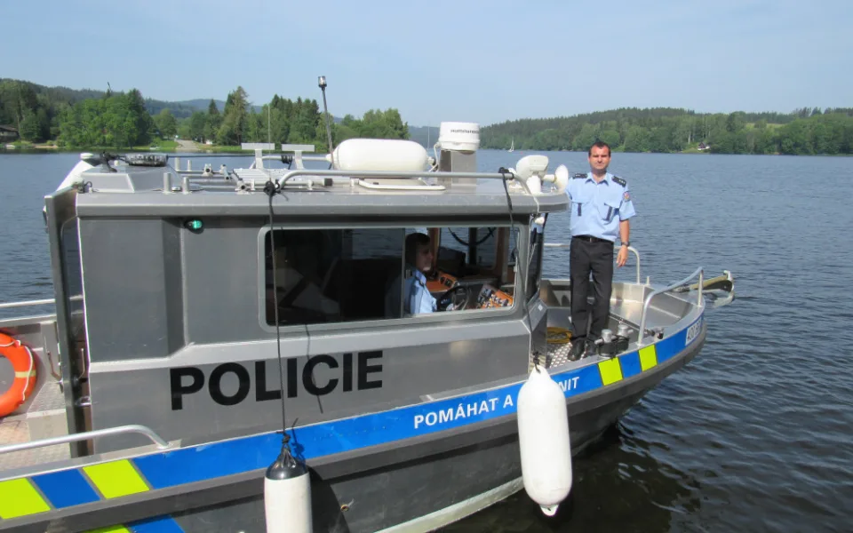 Lipenským policistům začala sezona na vodě.