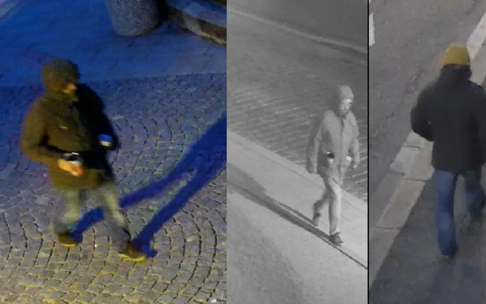 Neznámý muž posprejoval schody muzea.