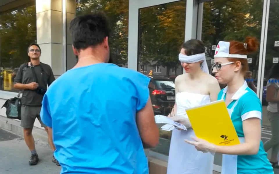 Zakázky českobudějovické nemocnice pobouřily aktivisty. Její vedení všechna nařčení odmítá