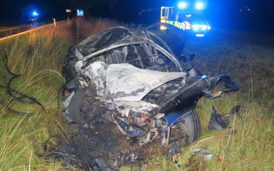 Po nehodě u Milevska začalo hořet auto. Zraněného řidiče do nemocnice převezl vrtulník