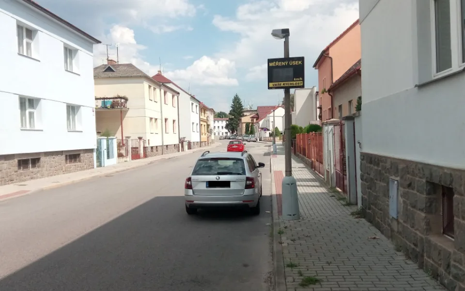 Radar měří rychlost v ulici Josefa Dietricha v českobudějovické části Mladé.