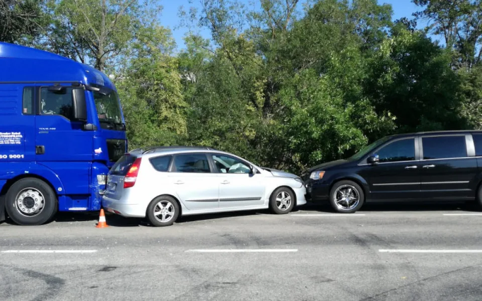 Tři dopravní nehody uzavřely silnici 603 mezi Chotýčany a Borkem.