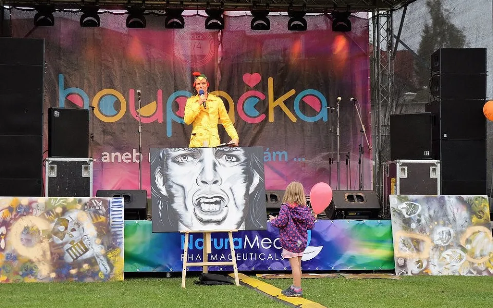 V sobotu 18. srpna se ve Velešíně uskuteční už šestý ročník charitativní a multižánrový festival Houpačka.