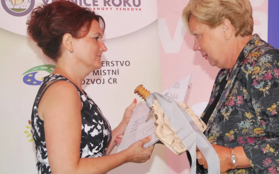 Starostce Svatého Jána nad Malší Růženě Ballákové přijela k zisku Zlaté stuhy pogratulovat hejtmanka Jihočeského kraje. 