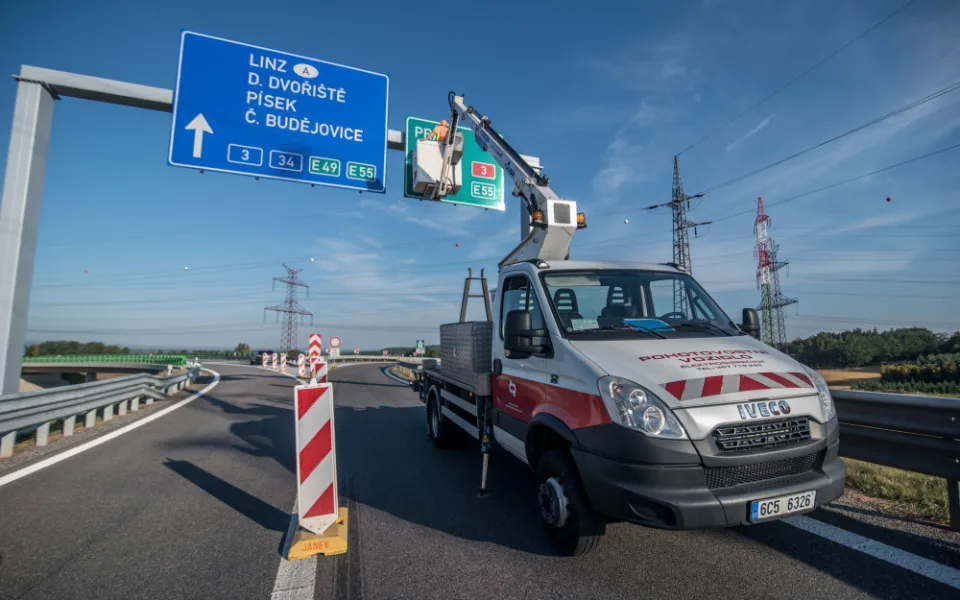 Končí uzavírka frekventované silnice mezi Ševětínem a Borkem