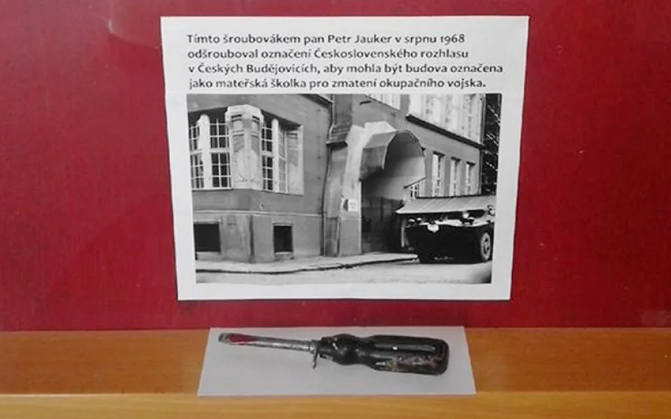Snímky sovětských tanků, záběry z manifestací i jiných událostí roku 1968 nabízí výstava Osmašedesátý, rok nadějí a zklamání, která v úterý 21. srpna začala v českobudějovické Galerii Nahoře.
