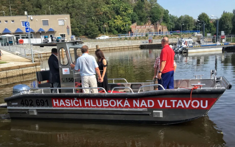Nový člun budou hasiči využívat nejen pro běžné zásahy, ale i při povodních