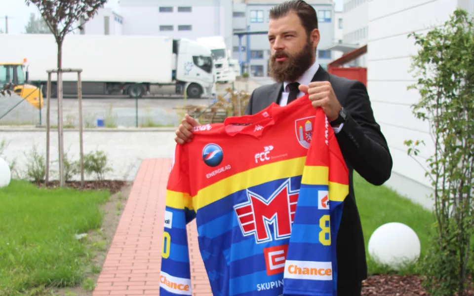 Zdeněk Kutlák představuje nový dres pro sezonu 2018/2019