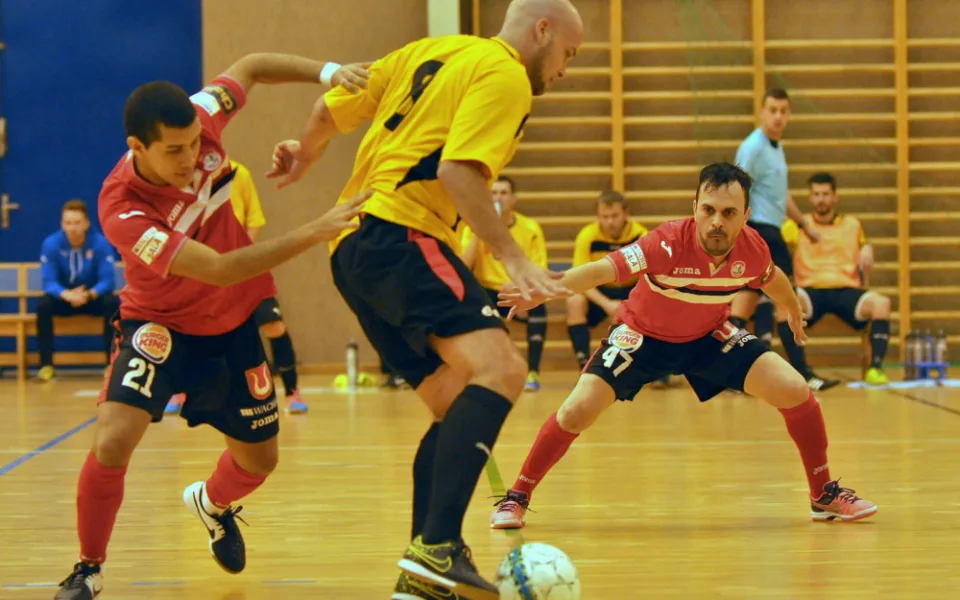 Futsalový tým SK Dynamo PCO České Budějovice v druholigové premiéře na severu Čech podlehl Pampuchu Liberec 4:5.
