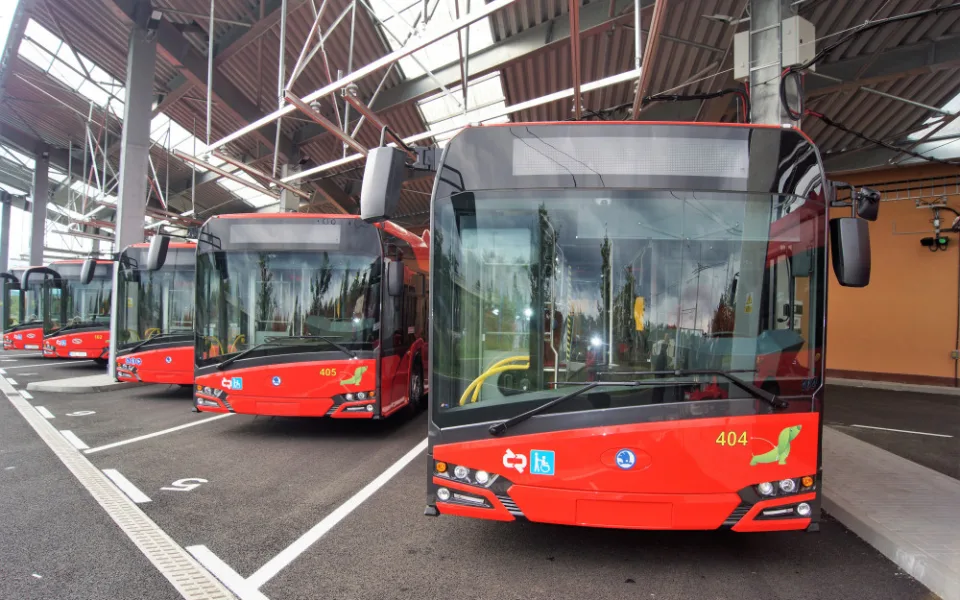 Nové elektro midibusy a trolejbusy českobudějovického dopravního podniku.