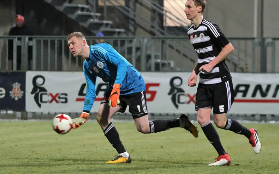 Fotbalisté českobudějovického Dynama podlehli ve třetím kole Mol Cupu prvoligovému týmu Bohemians Praha 1905 po bezbrankovém poločase nakonec 0:1.