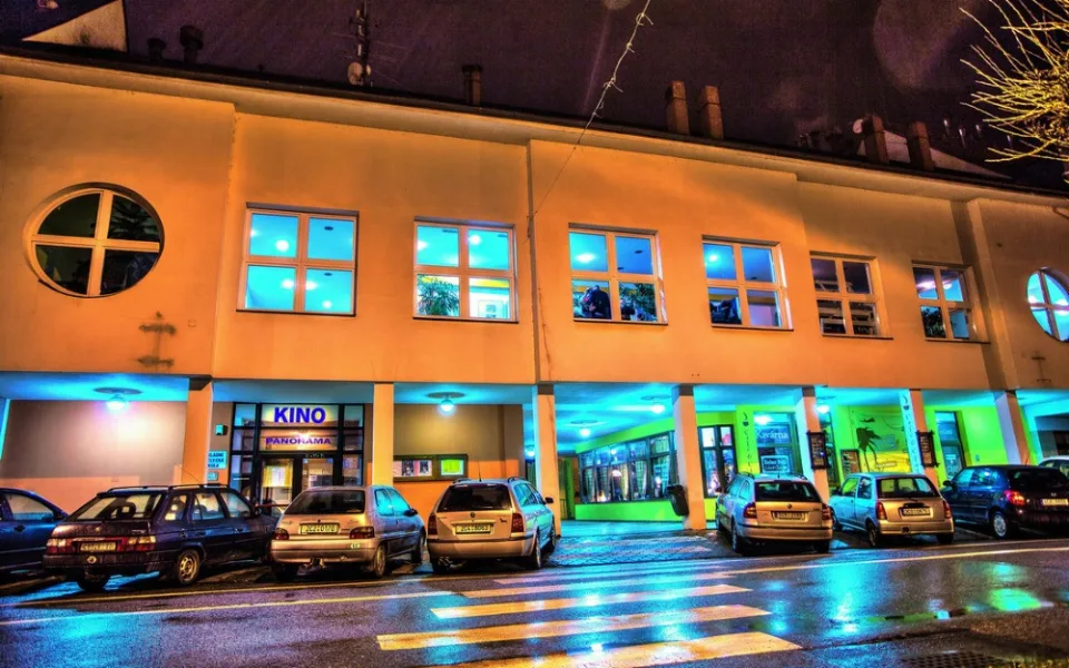 Středem kulturního dění v Hluboké nad Vltavou je Kulturní centrum Panorama, které své programy i zázemí pro různé zájmové spolky nabízí již od října 1995.