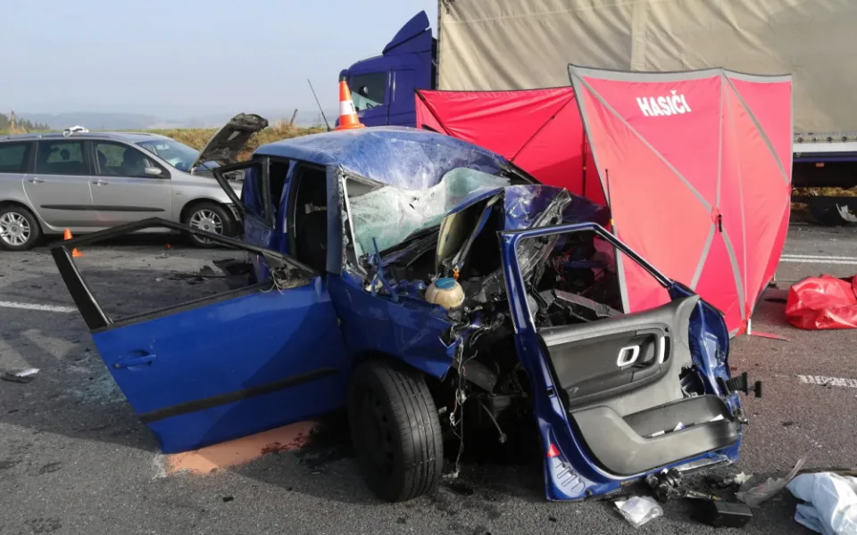 Tragická nehoda uzavřela silnici mezi Táborem a Milevskem.