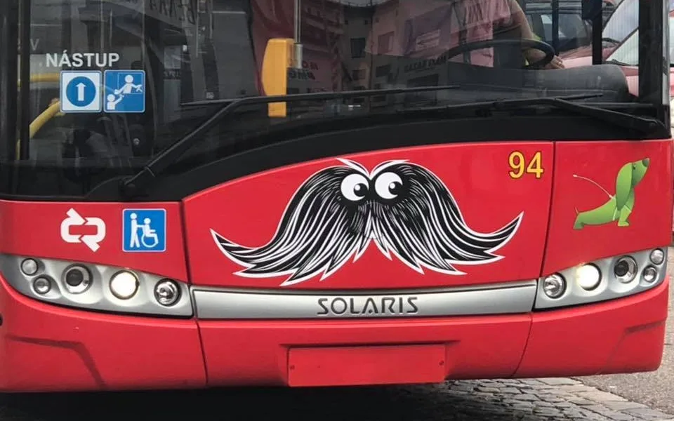 Budějcká MHD jezdí s knírem.
