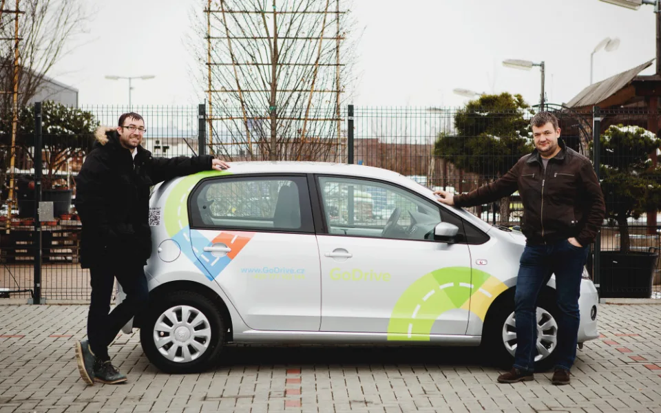 Budějce mají carsharing, ke kterému stačí pouze registrace na mobilu