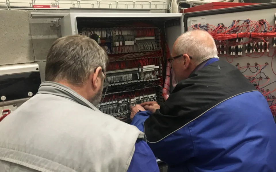 Kontrola elektronické řídíci jednotky během uvadeni do provozu