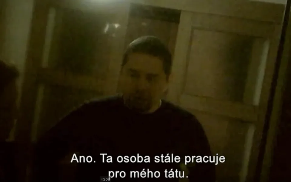 Můj otec lže, chci vypovídat o svém únosu, napsal reportérům Seznamu syn Andreje Babiše
