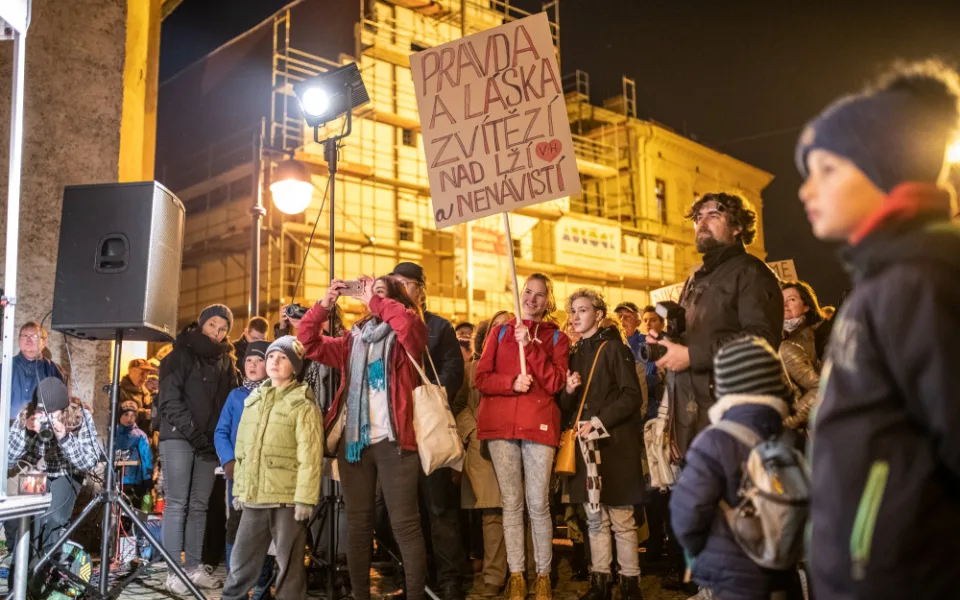 I v Budějcích si lidé připomněli Den boje za svobodu a demokracii