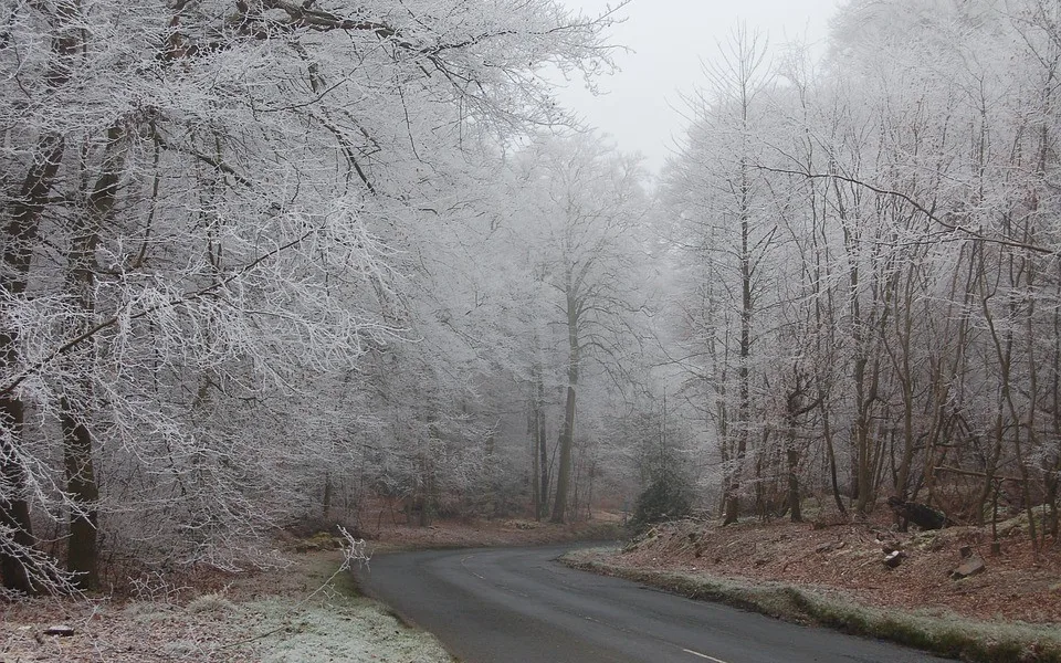 Meteorologové varují před ledovkou, nebezpečí hrozí do pátečního rána