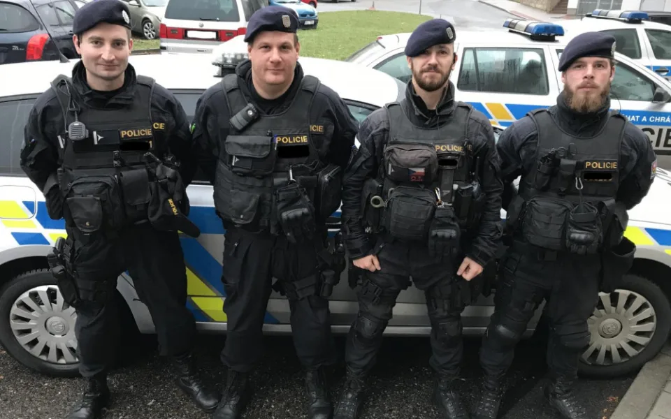 Policisté z oddělení hlídkové služby: Jan Lukáč, Martin Adamec, Ondřej Pecháček, Jan Polanský