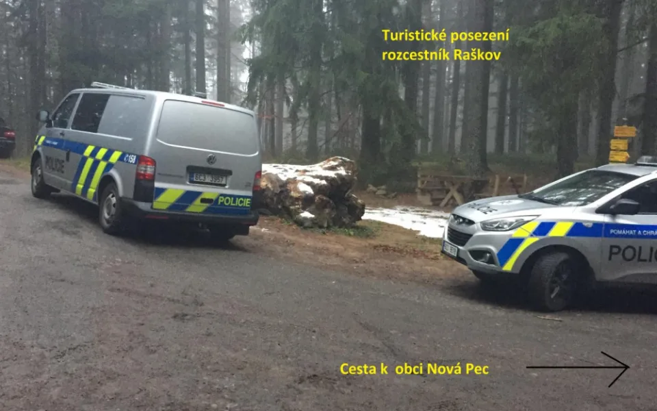 Turisté našil u Nové Pece neznámou mrtvolu, policie hledá svědky