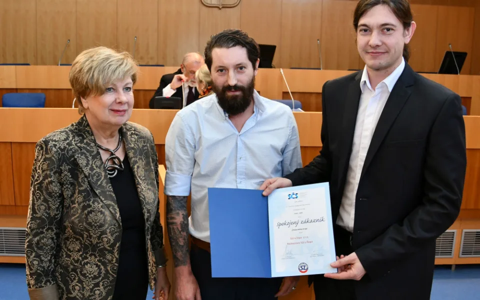Cenu Spokojený zákazník Jihočeského kraje letos převzalo 16 podnikatelů