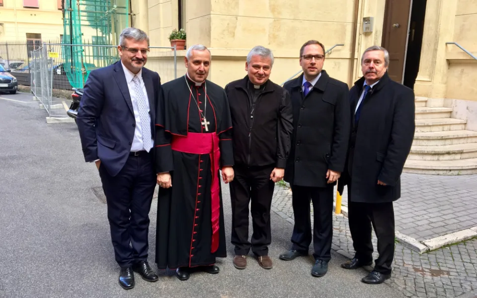 Zleva: velvyslanec ČR při Svatém stolci Václav Kolaja, biskup Vlastimil Kročil, kardinál Konrad Krajewski, ředitel DCH Jiří Kohout, starosta Plané nad Lužnicí Jiří Šimánek