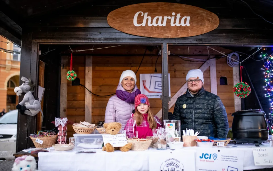 Ochutnejte polévku od JCI South Bohemia. Koupí podpoříte budějcké Auticentrum