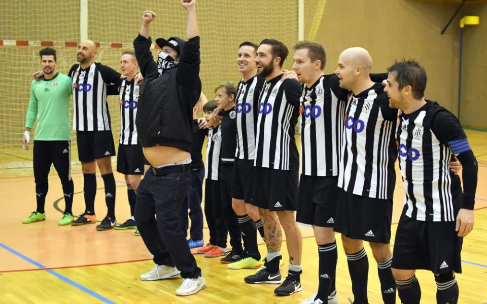 Futsalisté Dynama ve šlágru o postupové šance udolali Kladno. Nastříleli už sto gólů