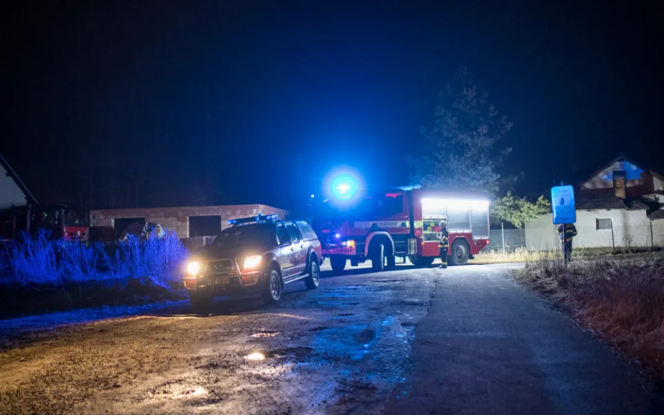 Mezi Nemanicemi a Hrdějcemi stojí havarovaný vlak. Nehodu vyšetřuje kriminálka