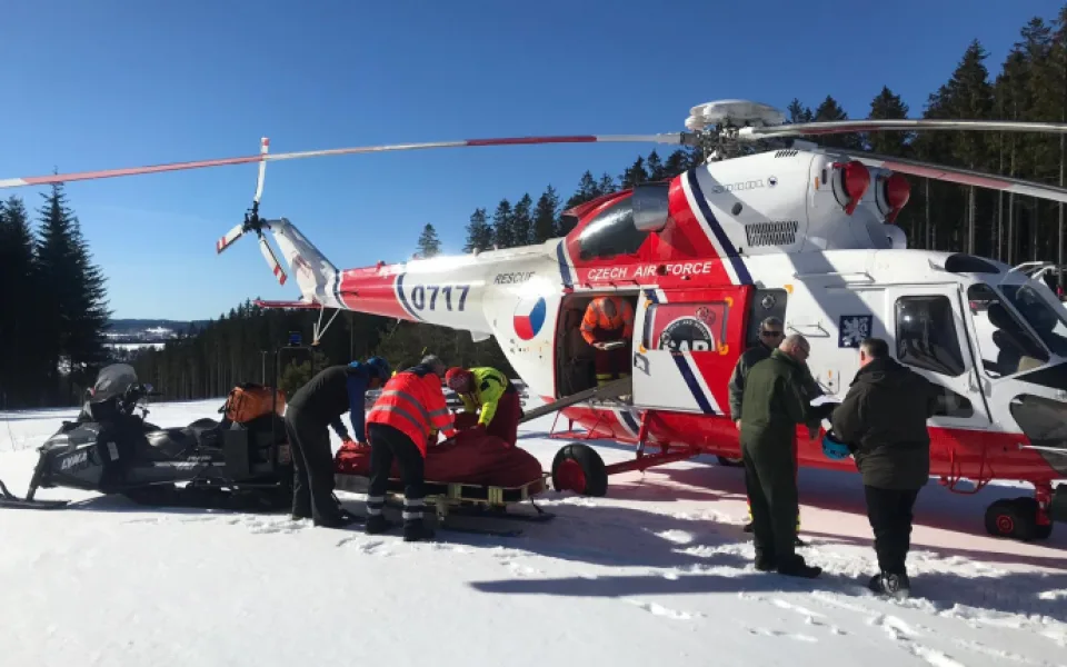 Na Lipně se při lyžování zranil osmiletý chlapec. Letěl pro něj vrtulník