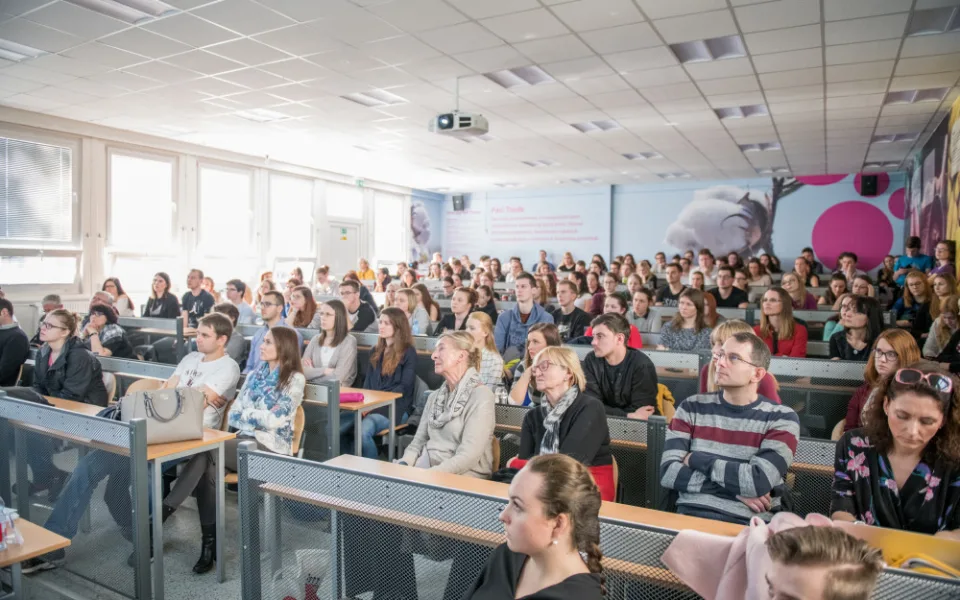 Na Jihočeské univerzitě se debatovalo o euru. Přednáška trhla návštěvnický rekord