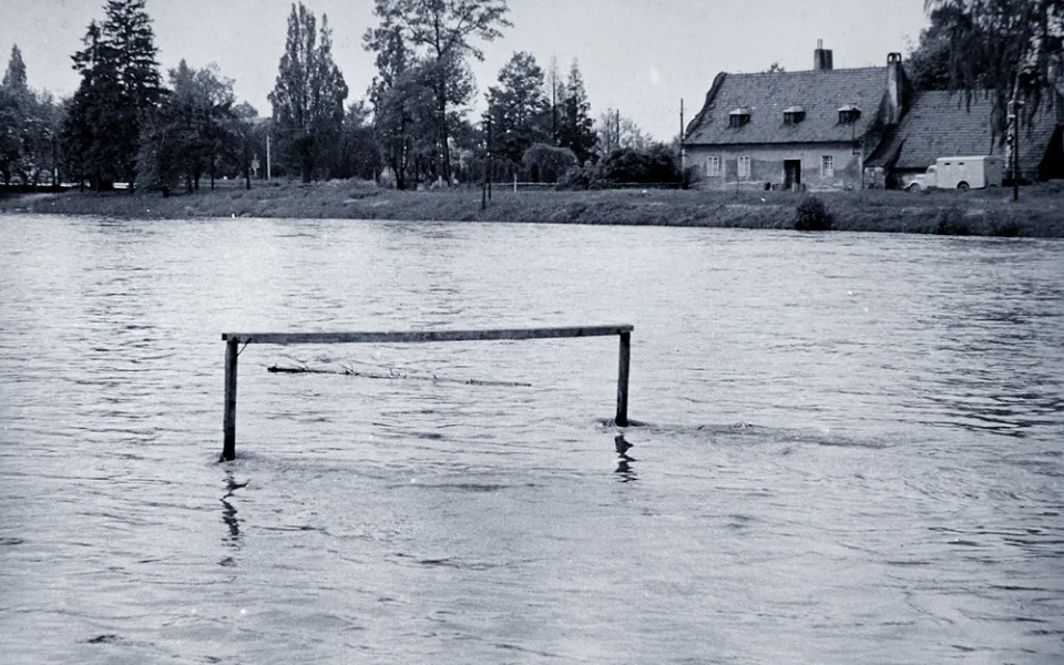 Domek Lanny při povodni 1965 modry