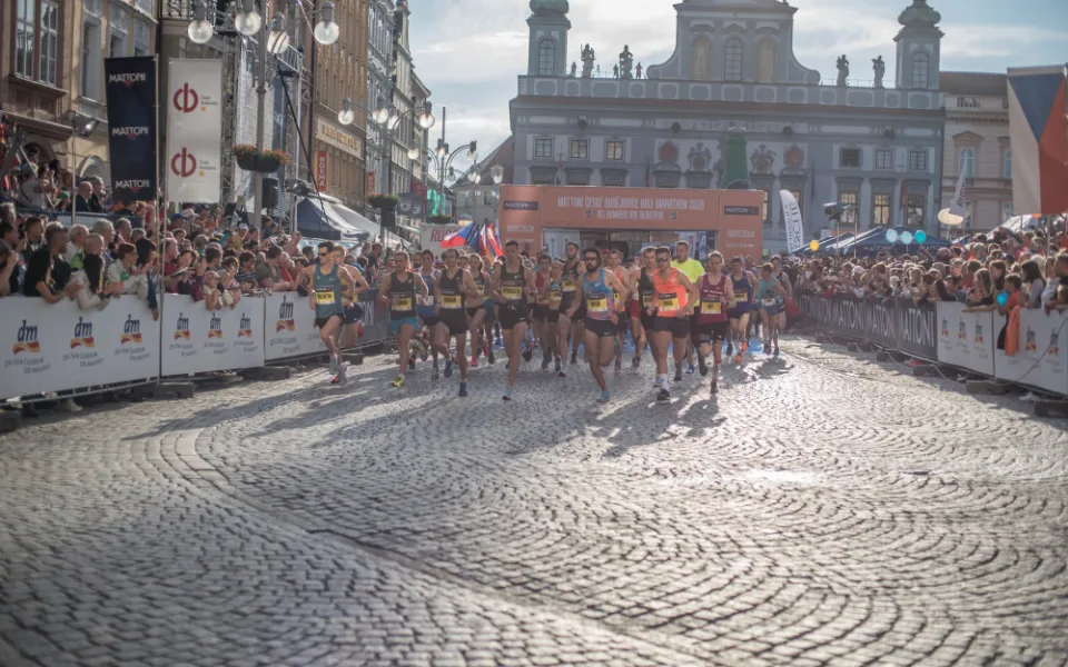 Budějcký půlmaraton se letos koná na Den dětí.