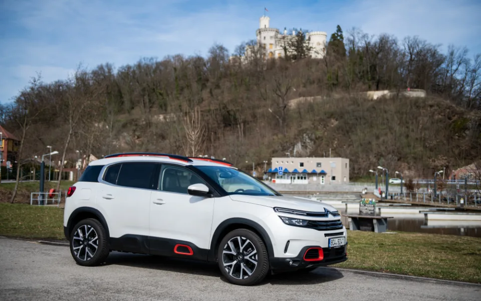 Reprezentativní a komfortní. Citroën C5 Aircross strčí do kapsy ne jedno SUV