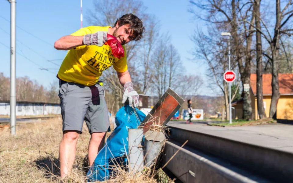 Trash Hero dělá města hezčí. Ruku k dílu přidá i Drbna