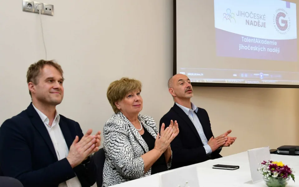 Neupadnout do průměru je strašně důležité, řekla hejtmanka Stráská k talentovaným studentům