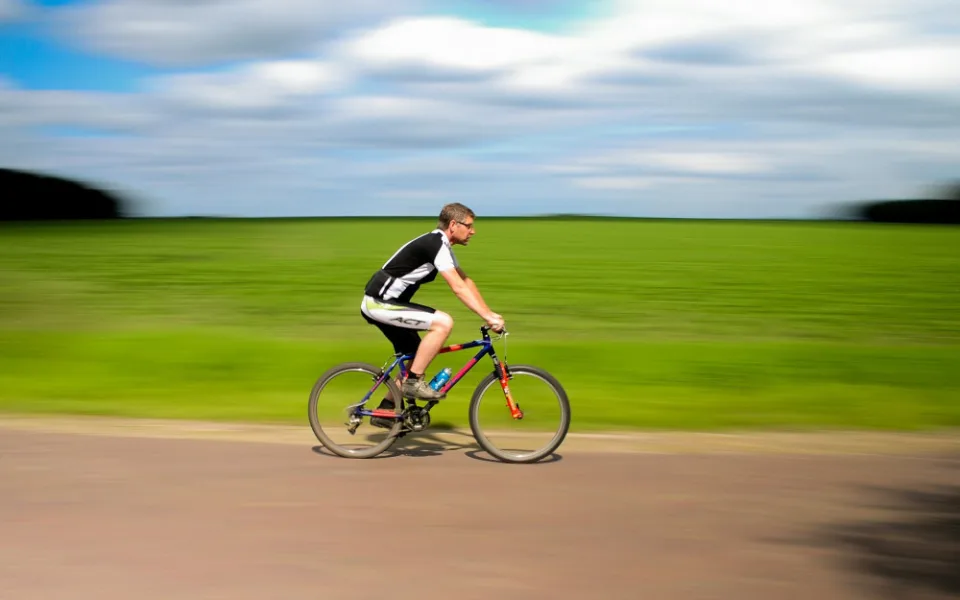 Cyklistická sezóna začala: Bez přilby ani ránu!
