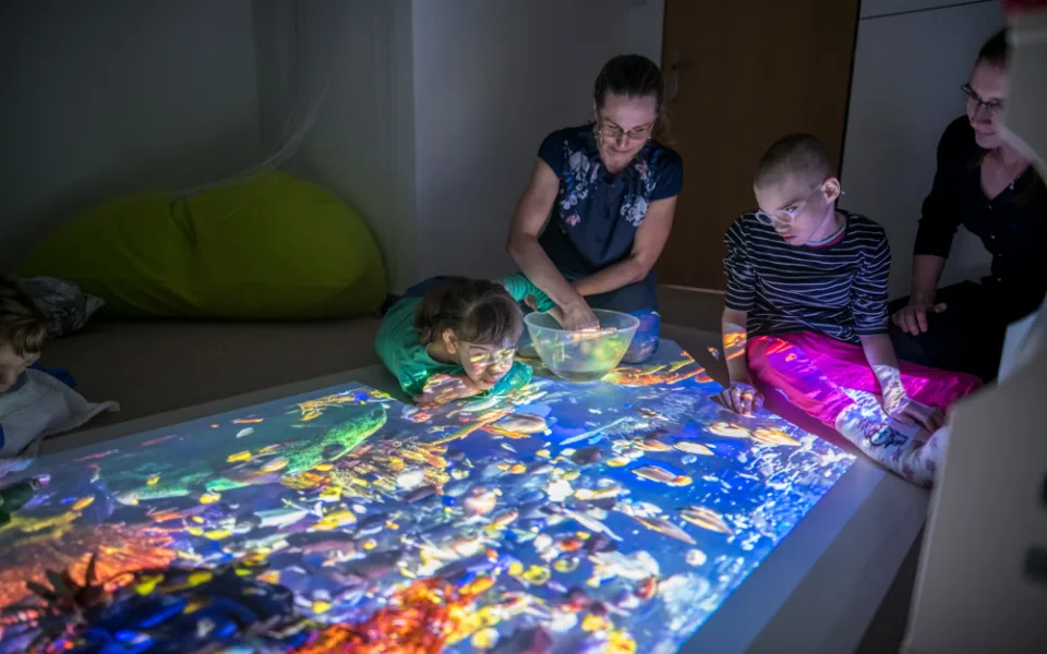 Centrum Bazalka má dvě multismyslové místnosti pro děti s těžkým kombinovaným  postižením a děti s poruchou autistického spektra