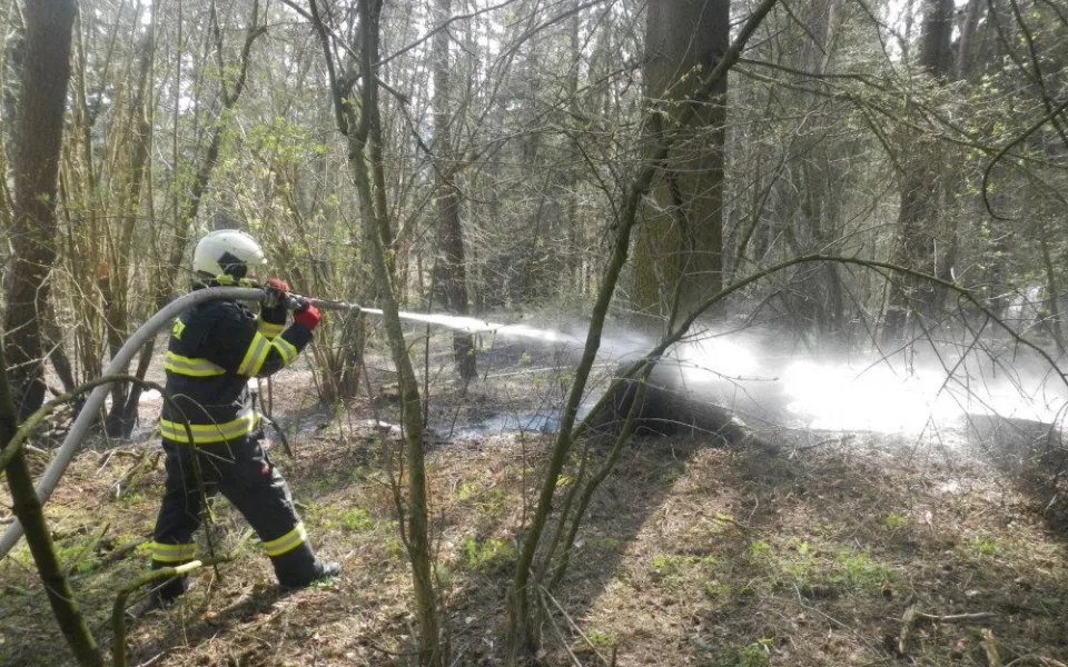 Přibývá požárů v přírodním prostředí, duben je extrémní