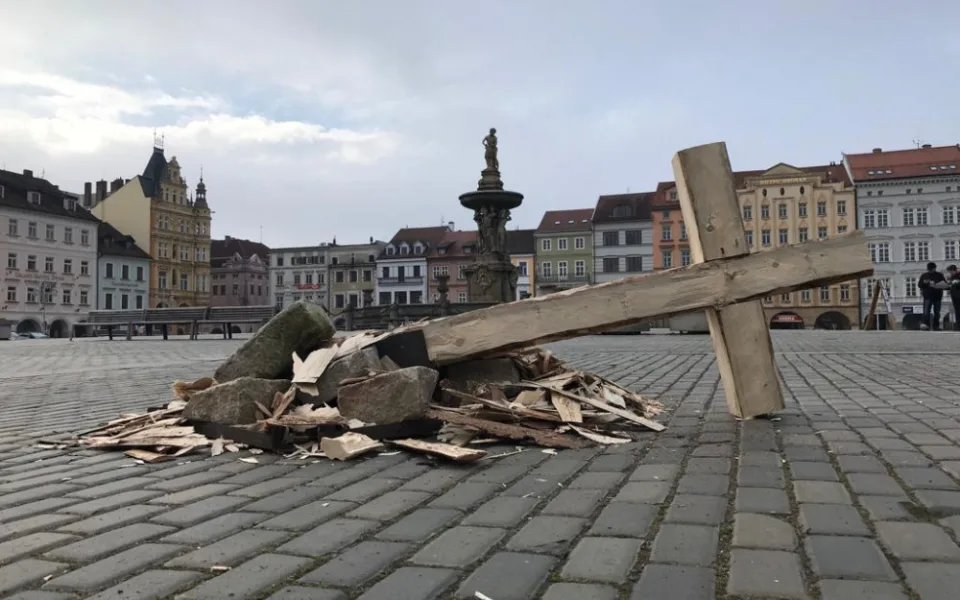 Kříže na náměstí