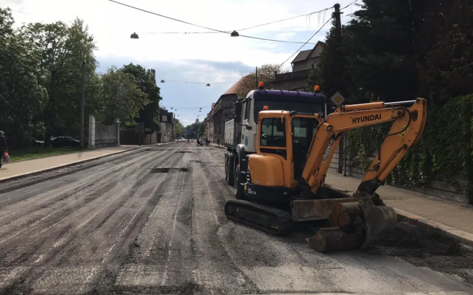 Mánesova ulice už je vyfrézovaná.