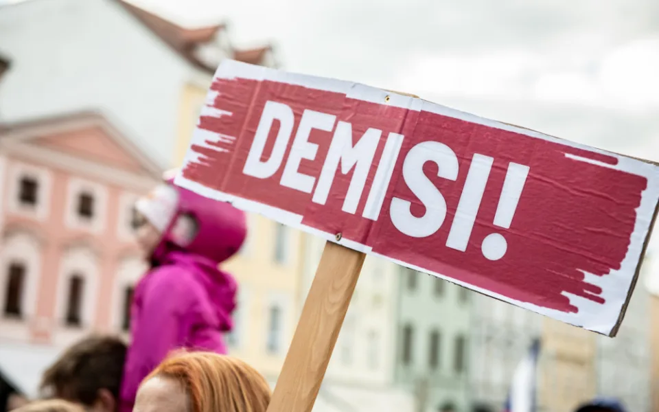 Na náměstí v Budějcích se sešlo několik desítek lidí. Požadují demisi pro Babiše a Benešovou