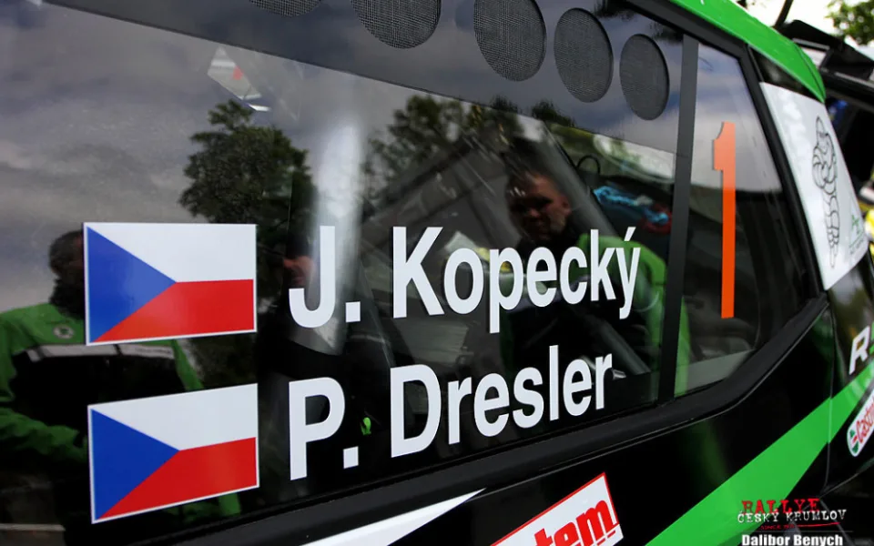 Rallye Český Krumlov má za sebou první soutěžní den. Vedení se ujal Kopecký s novou Fabií.
